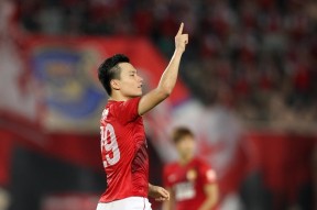 皇家马德里训练开放日；窗口期绝杀压哨引欢呼；中超在即；团队化学反应显著的简单介绍iOS手游更新