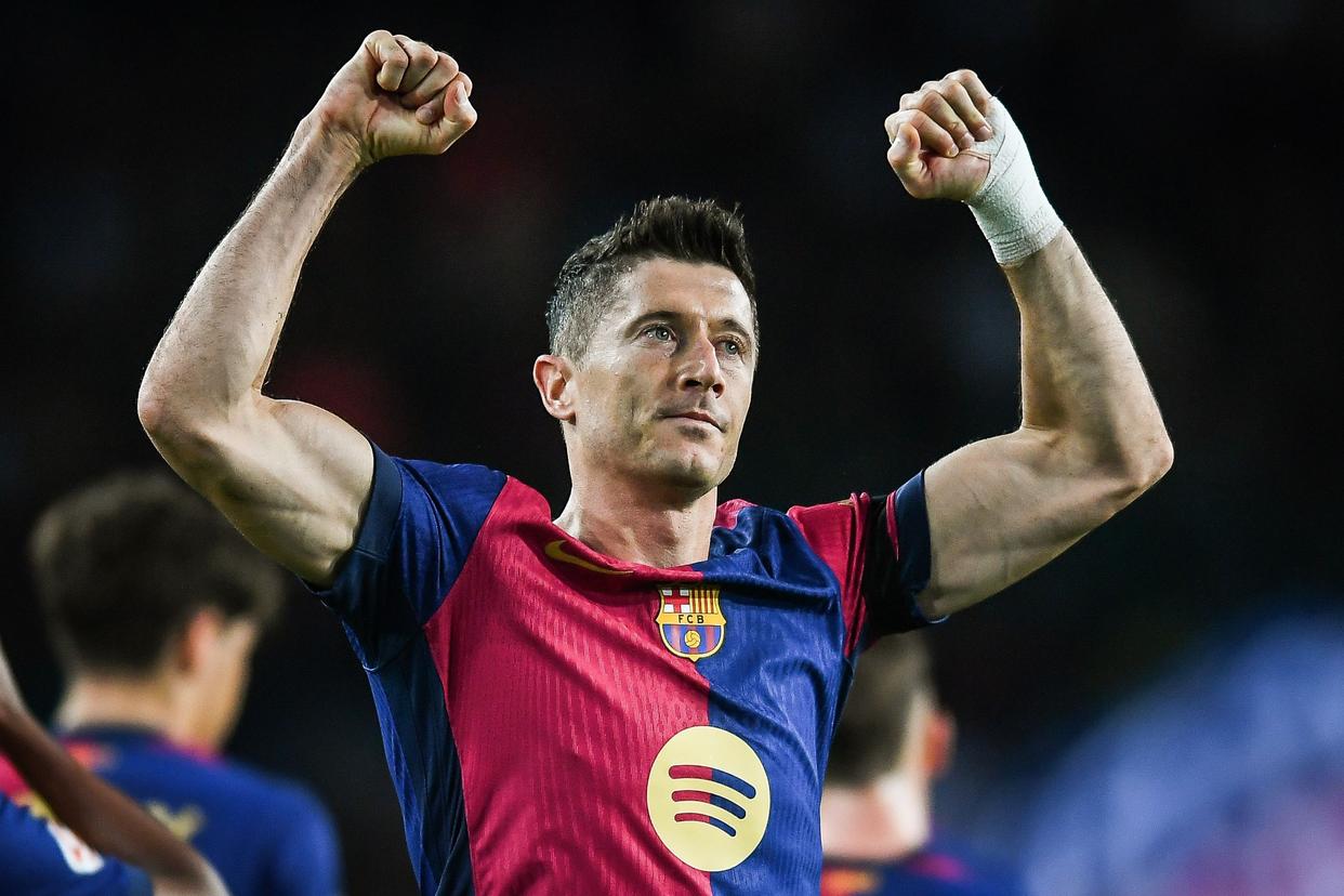 莱万多夫斯基迎来十二赛季出色发挥,公牛观众热烈欢呼! 莱万多夫斯基迎来十二赛季出色发挥,公牛观众热烈欢呼!