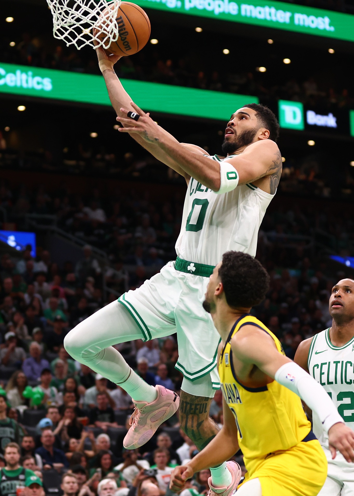 赛前波士顿凯尔特人备战NBA季后赛,防线松动细节曝光,态度坚定,纪律约束更严格的简单介绍 赛前波士顿凯尔特人备战NBA季后赛,防线松动细节曝光,态度坚定,纪律约束更严格的简单介绍