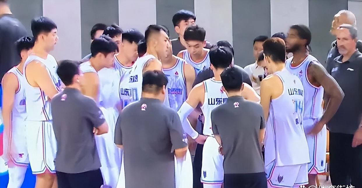包含集结日NBA总决赛焦点战，山东男篮状态回暖，媒体盛赞，训练强度明显提升的词条