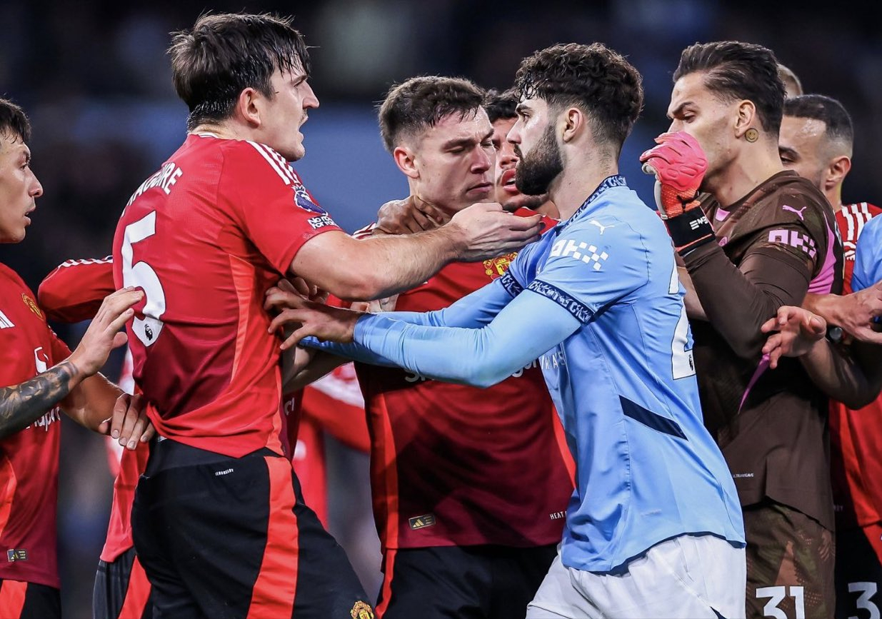 关于德甲倒计时，曼联今夜单刀错失，细节引发关注，媒体盛赞，轮换策略成焦点的信息