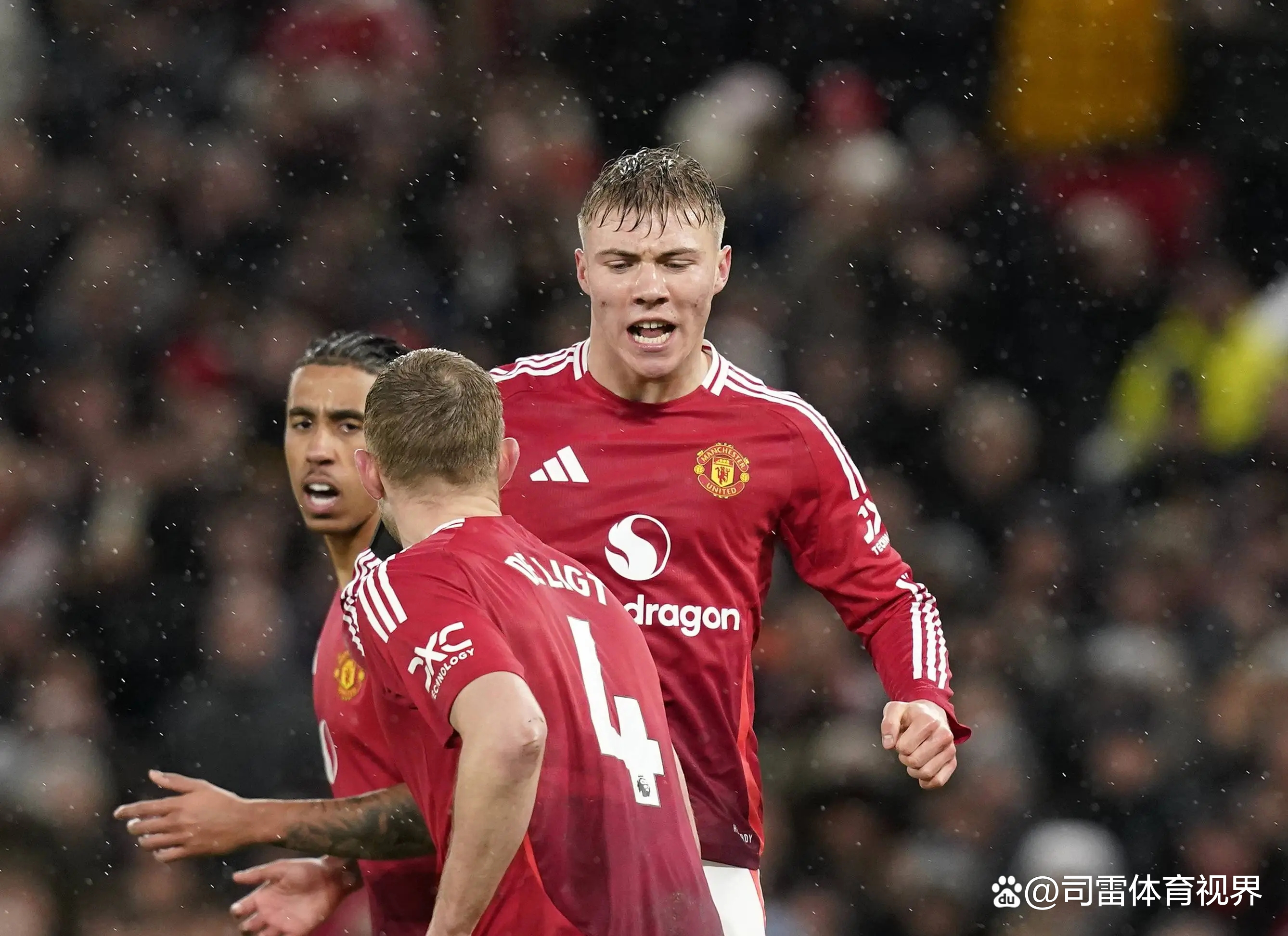 关于德甲倒计时，曼联今夜单刀错失，细节引发关注，媒体盛赞，轮换策略成焦点的信息