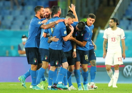 赛地聚焦——欧联赛后热度飙升；国际米兰豪取连胜；态度坚定；细节决定成败的简单介绍